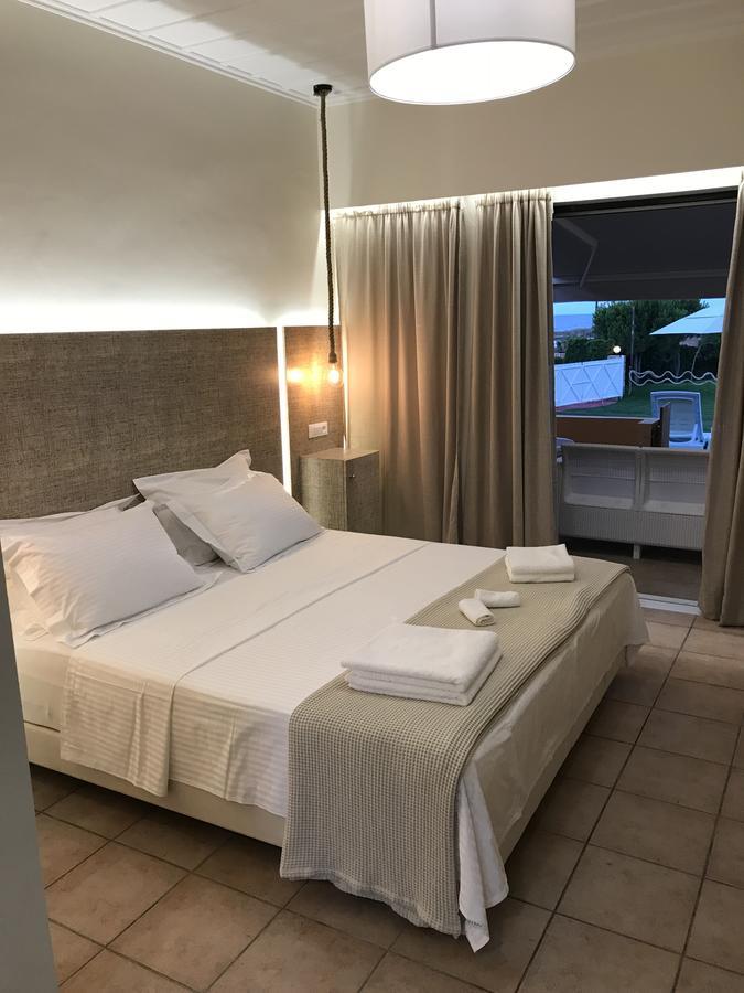 Pine Tree Sea Front Rooms - Adults Only Ανω Βασιλικος Εξωτερικό φωτογραφία